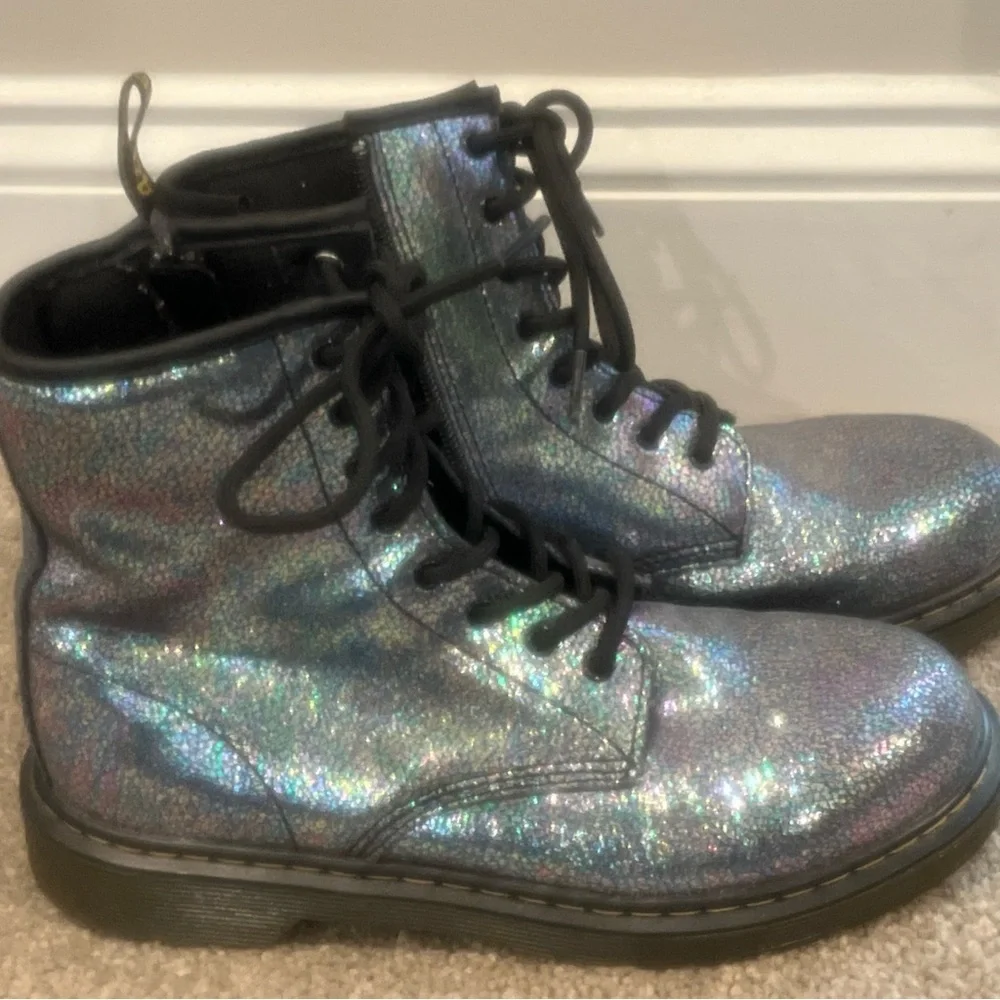 Girls/women Doc Martens Delaney boot UK 4 US 6 iridescent mermaid combat 8 eye - Picture 9 of 13